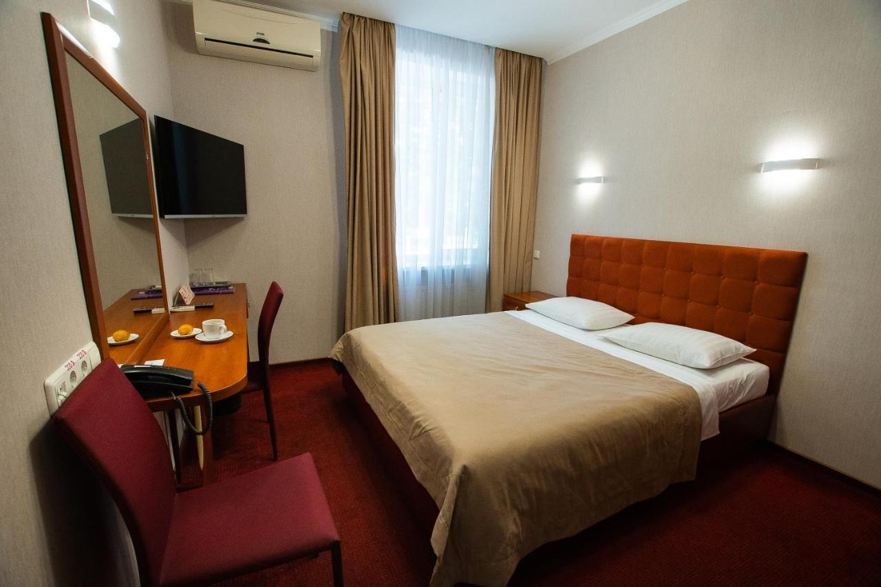 Grand Christer Hotel Kiev Esterno foto