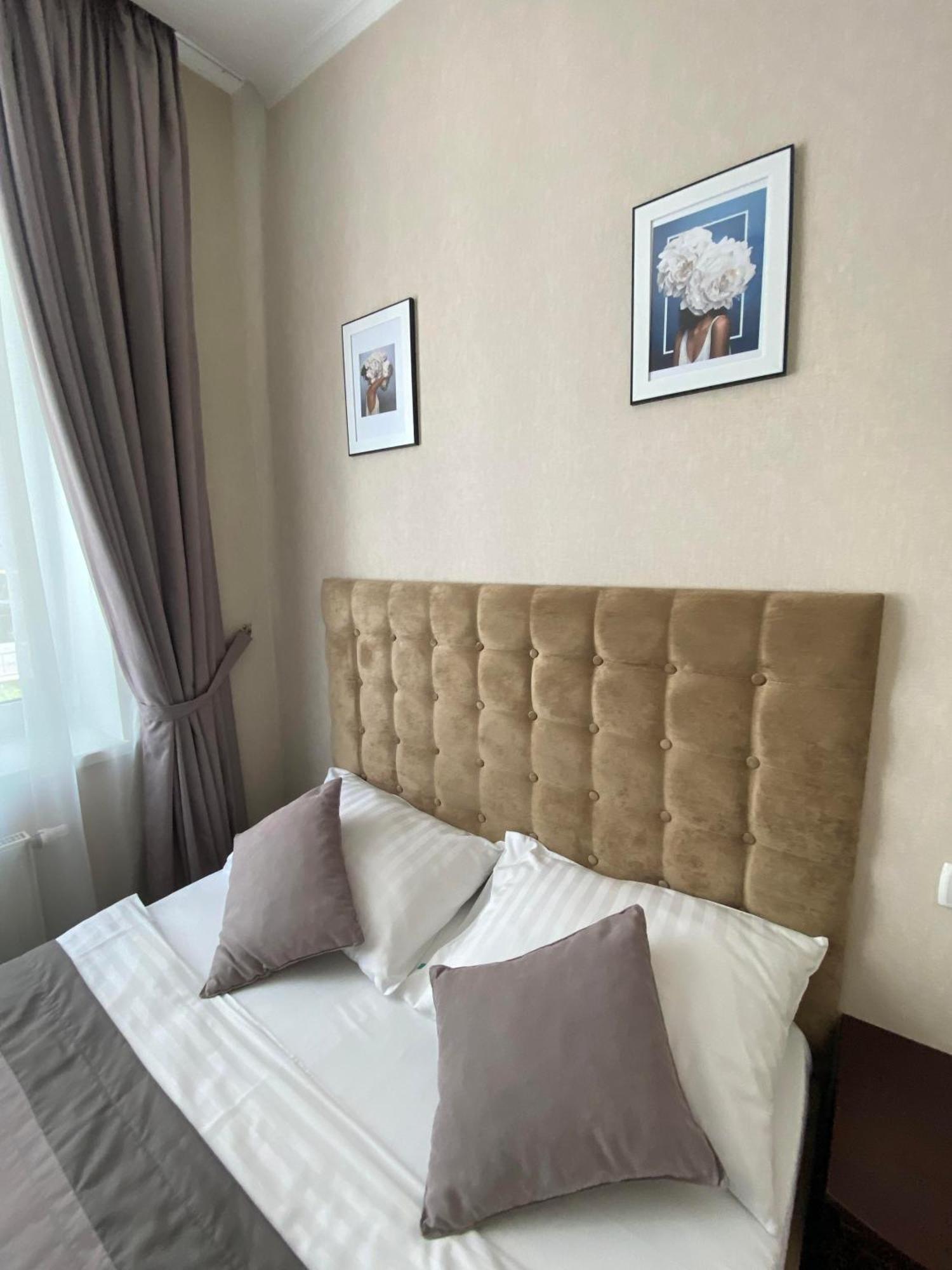 Grand Christer Hotel Kiev Esterno foto