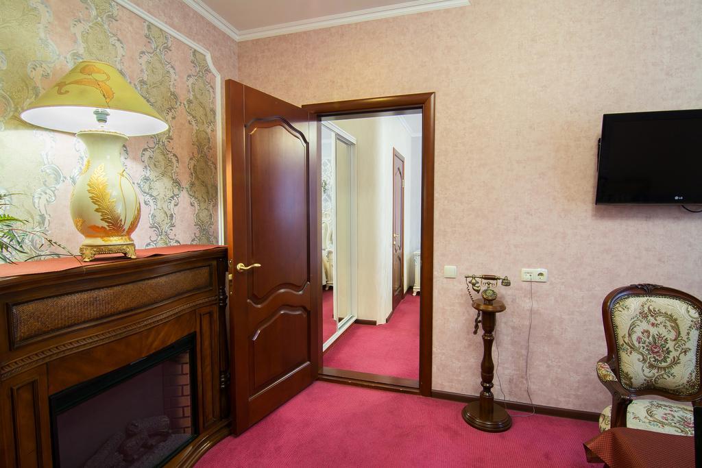 Grand Christer Hotel Kiev Esterno foto