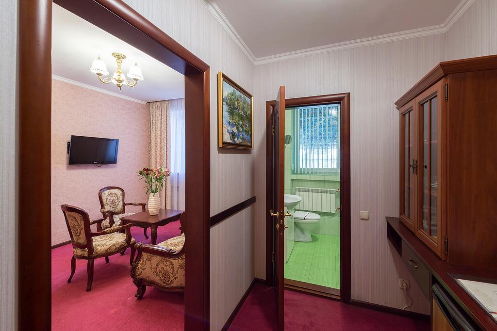Grand Christer Hotel Kiev Esterno foto